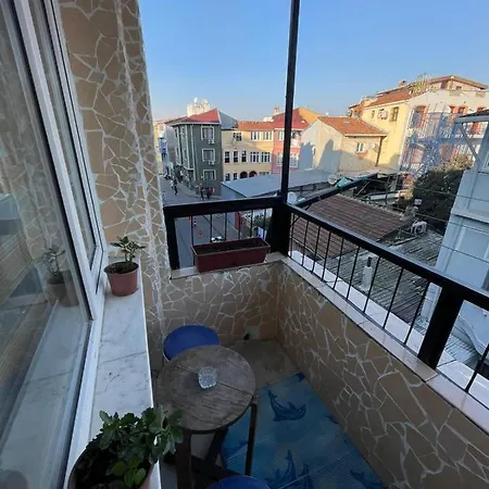 Cozy At Balat Apartment
